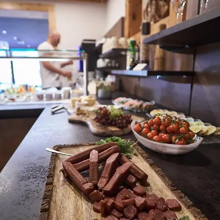 - In & Out Saalbach-Hinterglemm