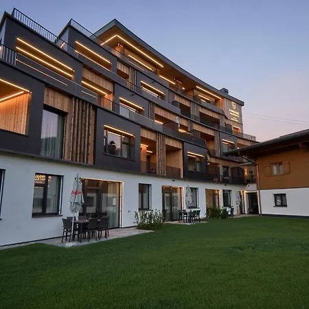 Landhaus Saalbach - Joker Card Included In Summer 住宿加早餐酒店