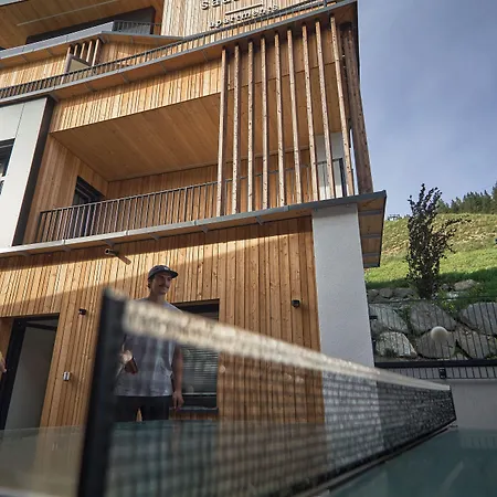 - In & Out Bed & Breakfast Saalbach-Hinterglemm