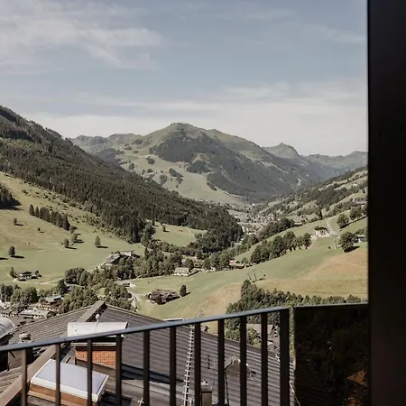 - In & Out 4* Saalbach-Hinterglemm