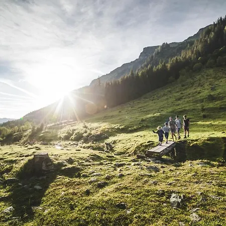 Alojamento de Acomodação e Pequeno-almoço - In & Out 4*