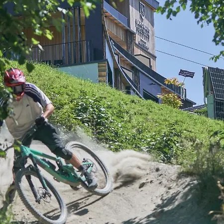 - In & Out Alojamento de Acomodação e Pequeno-almoço Saalbach-Hinterglemm