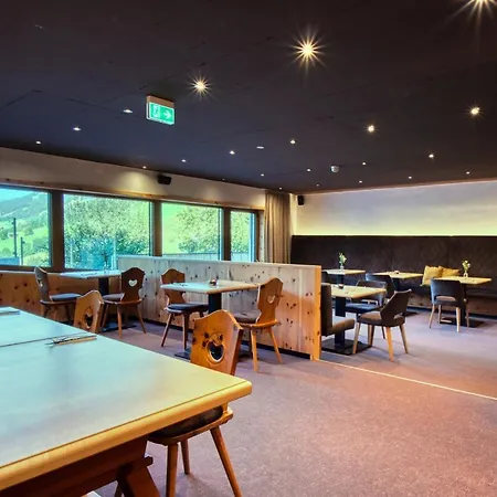 - In & Out 4* Saalbach-Hinterglemm