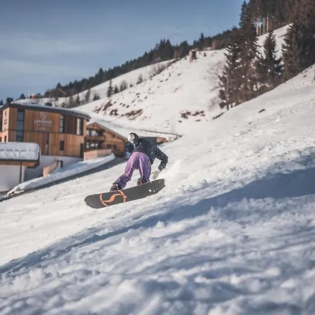 - In & Out 4* Saalbach-Hinterglemm