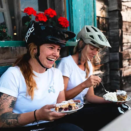 Bed & Breakfast - In & Out 4*