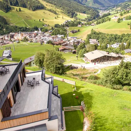 Bed & Breakfast - In & Out 4*