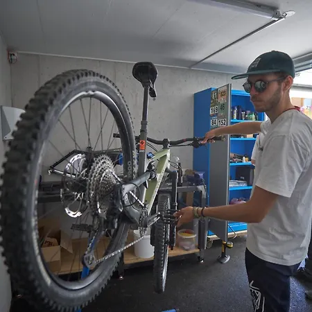 - In & Out Alojamento de Acomodação e Pequeno-almoço 4*