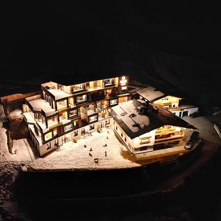 - In & Out Saalbach-Hinterglemm