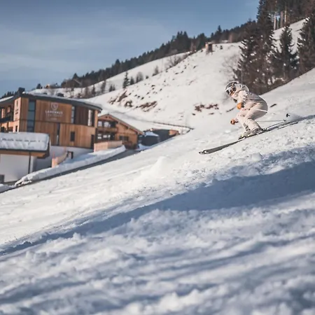 - In & Out Alojamento de Acomodação e Pequeno-almoço 4*