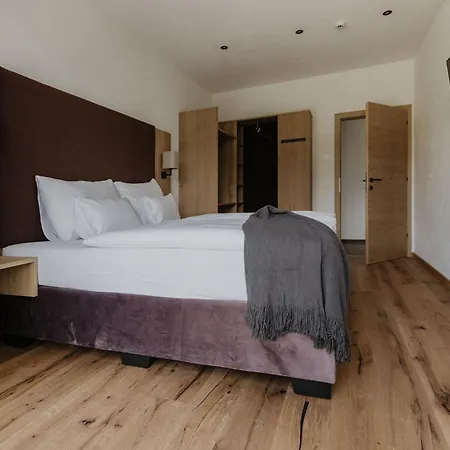 Bed & Breakfast - Joker Card Included In Summer
