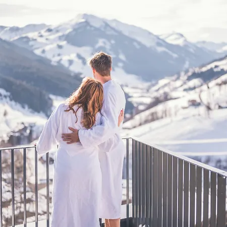 - In & Out 4* Saalbach-Hinterglemm