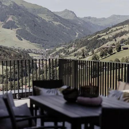 - In & Out Bed & Breakfast 4*