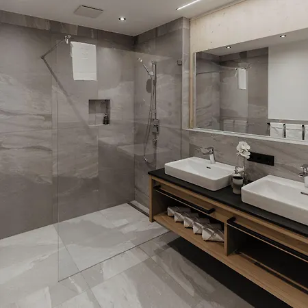 Bed & Breakfast - In & Out