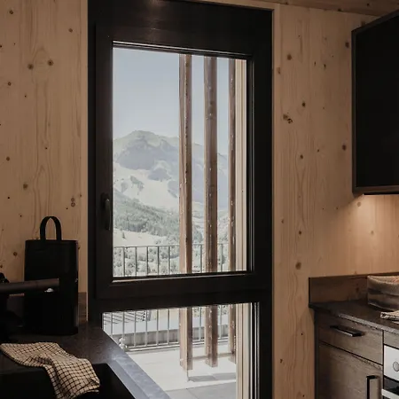 Bed & Breakfast - In & Out 4*