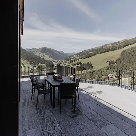 - In & Out 4* Saalbach-Hinterglemm